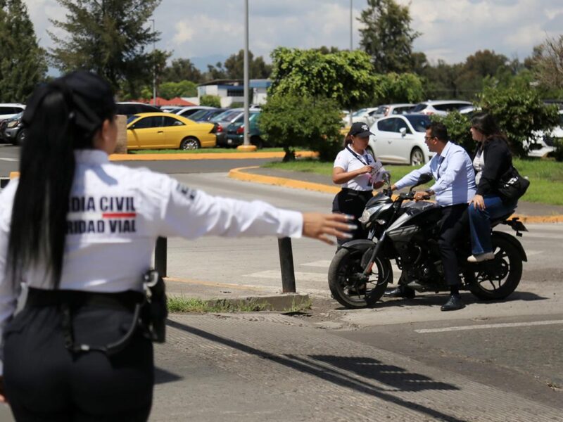 Concientizan a conductores de motocicletas sobre uso de casco en Michoacán