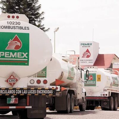 Condenan a exservidores de Pemex por huachicol
