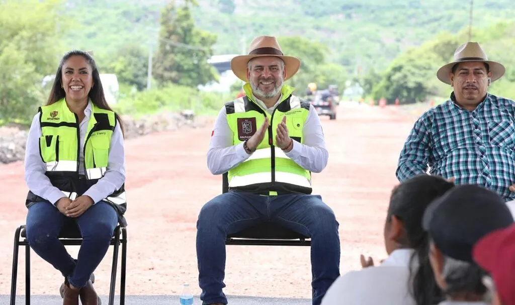 Construcción carretera Apatzingán-El Recreo impulsará economía regional: Bedolla-1