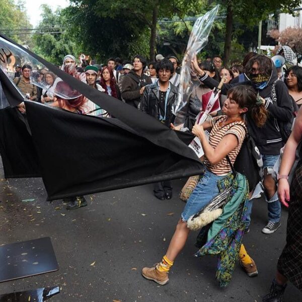 Daños en la alcaldía Cuauhtémoc tras marcha contra gentrificación, en CDMX