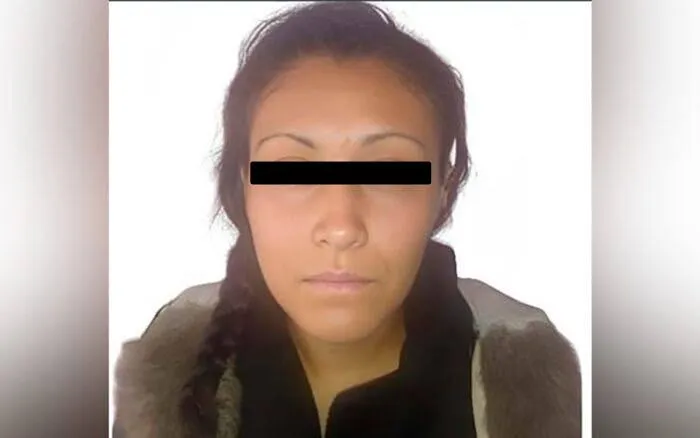 Dan más de 50 años de prisión a mujer que arrojó a su hija a un barranco en el Edomex