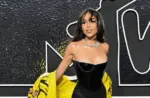 Danna Paola evita hablar de Alex Hoyer en aeropuerto