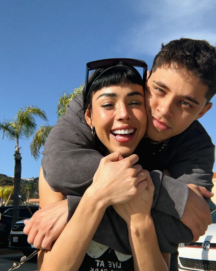 Danna Paola y Alex Hoyer reaparecen juntos-2