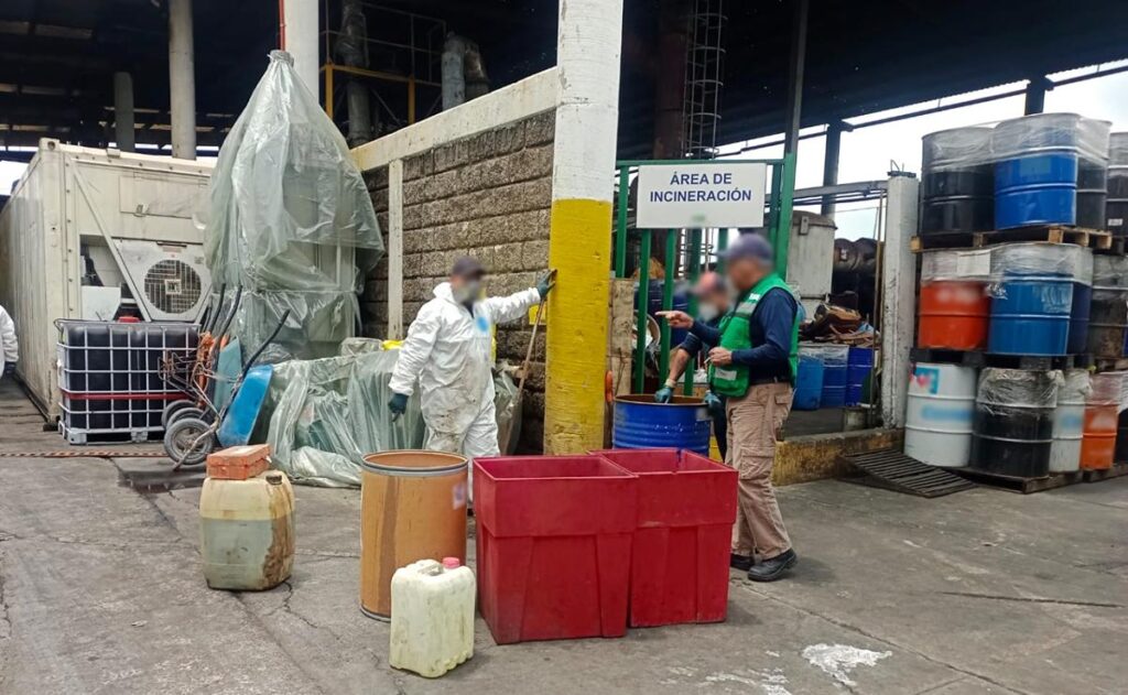 Destruyen químicos y precursores químicos asegurados tras cateos en laboratorios