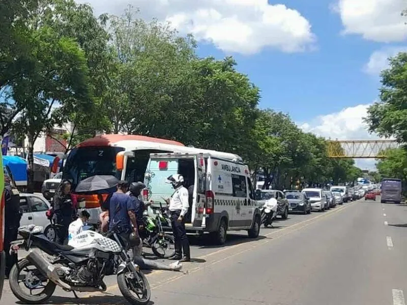 Dos lesionados en accidente vehicular ocurrido en salida a Quiroga, en Morelia
