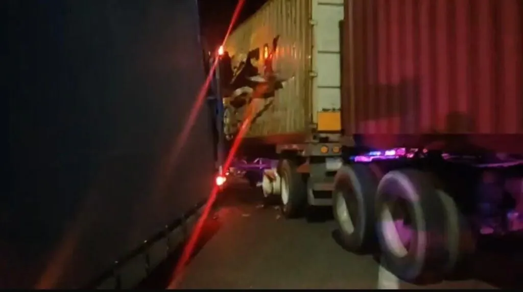 Dos tráileres chocaron en la autopista de Occidente, caseta Zinapécuaro