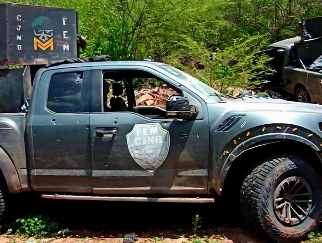 Durante enfrentamiento, militares abaten a dos presuntos criminales en Aguililla-1