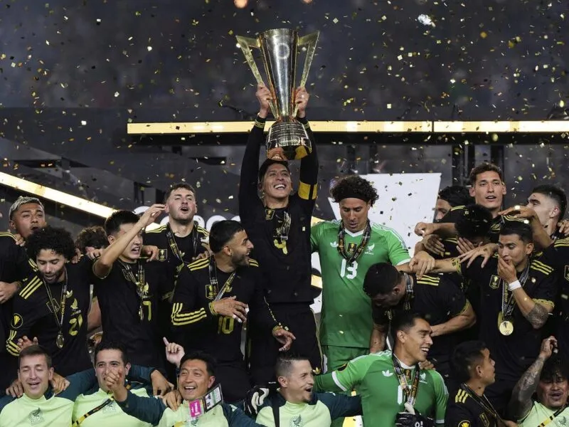 Edson Álvarez: “Hay que mantener los pies en la tierra, hay mucho que mejorar”