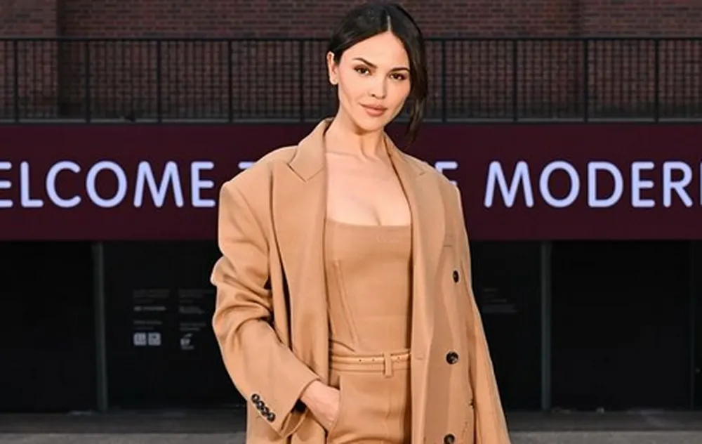 Eiza González se une a la tendencia del tema “Yukon” de Justin Bieber y le piden que retome la música