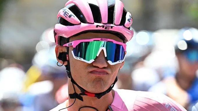 El mexicano Isaac del Toro no correrá en La Vuelta a España 2025
