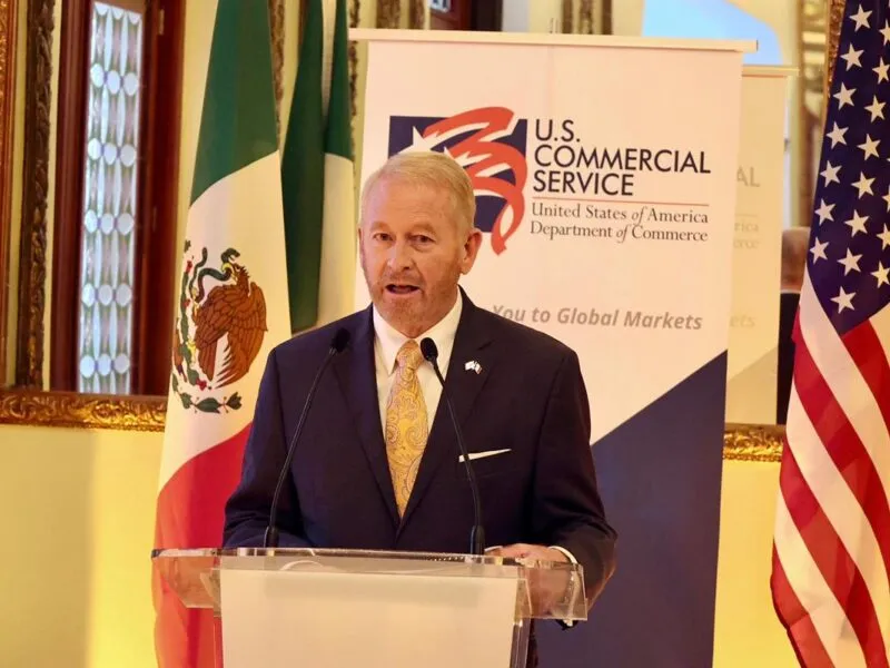 Embajador Johnson pide tecnología, coordinación y alianzas sólidas para combatir el crimen