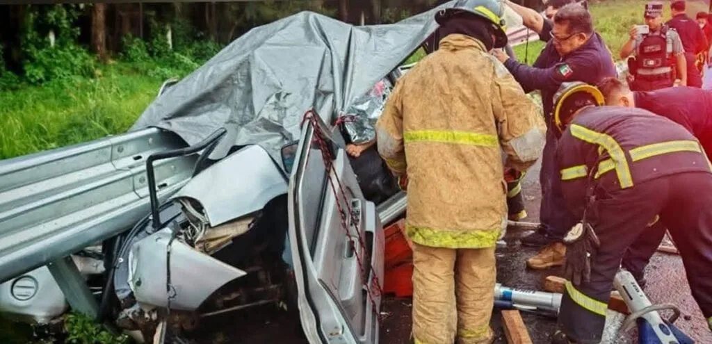 En accidente automovilístico cinco personas resultaron lesionadas en la Siglo XXI