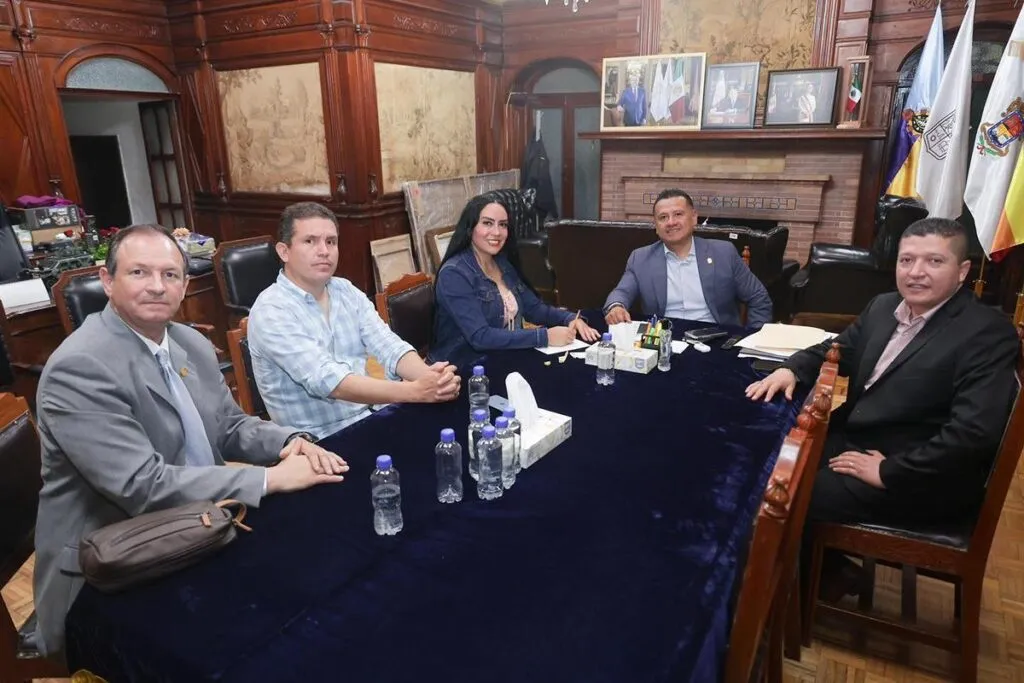 En medio del relevo en la FGE, Torres Piña se reúne con Comisión de Justicia del Congreso