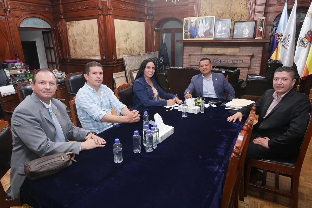 En medio del relevo en la FGE, Torres Piña se reúne con Comisión de Justicia del Congreso