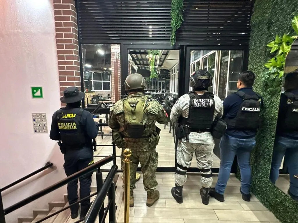 En Morelia asegura FGE narcóticos y detiene a tres personas