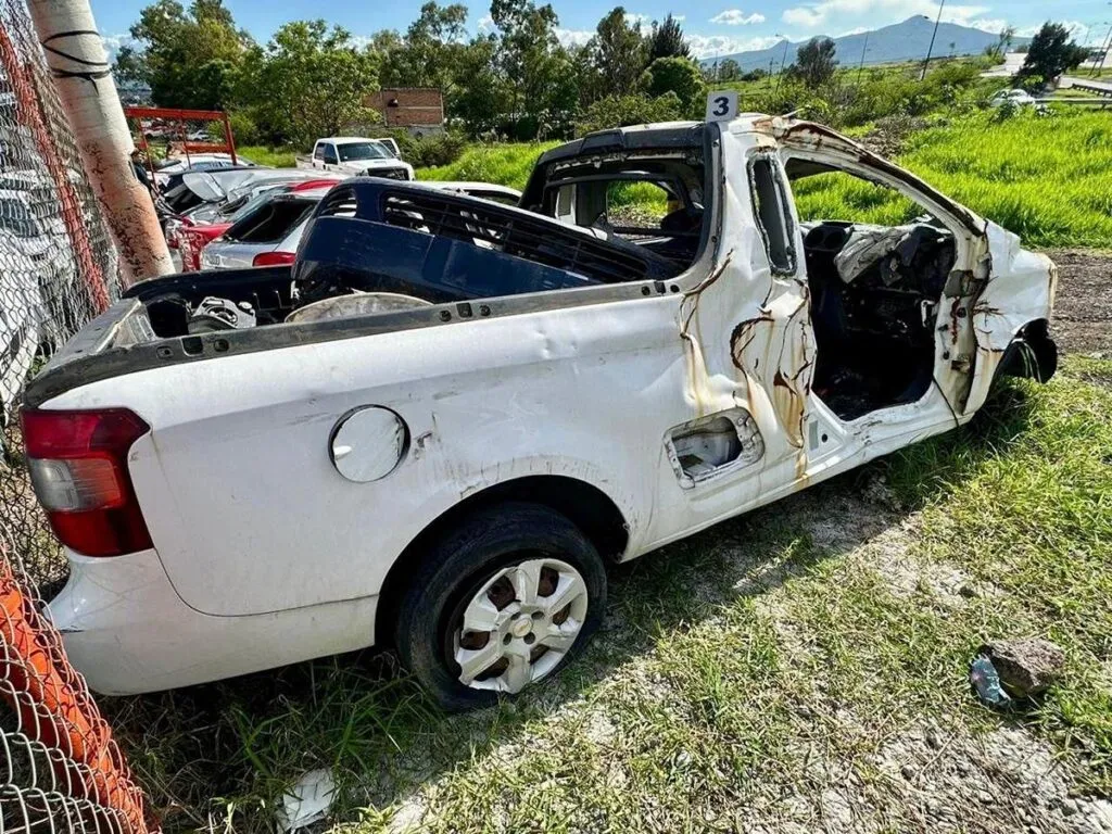 En Morelia y Tarímbaro; asegura FGE vehículos con alteraciones en sus medios de identificación-2