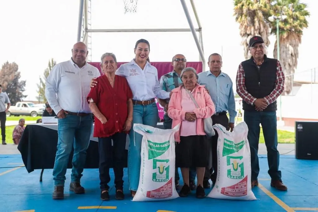 Entrega de semilla de avena en Zacapu