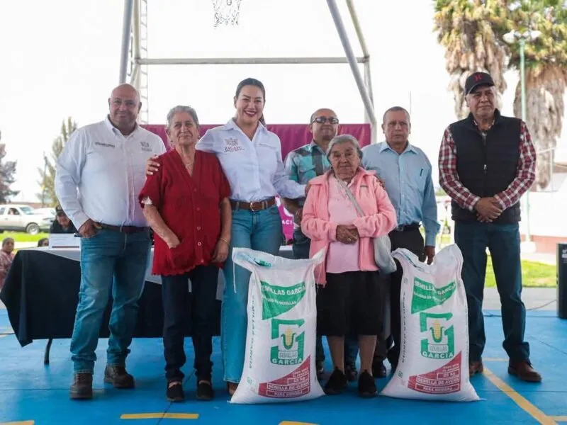 Entrega de semilla de avena en Zacapu