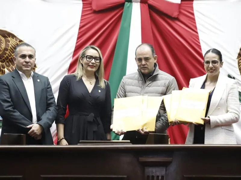 Entregan al Congreso de Michoacán exámenes para aspirantes a auditores especiales de la ASM
