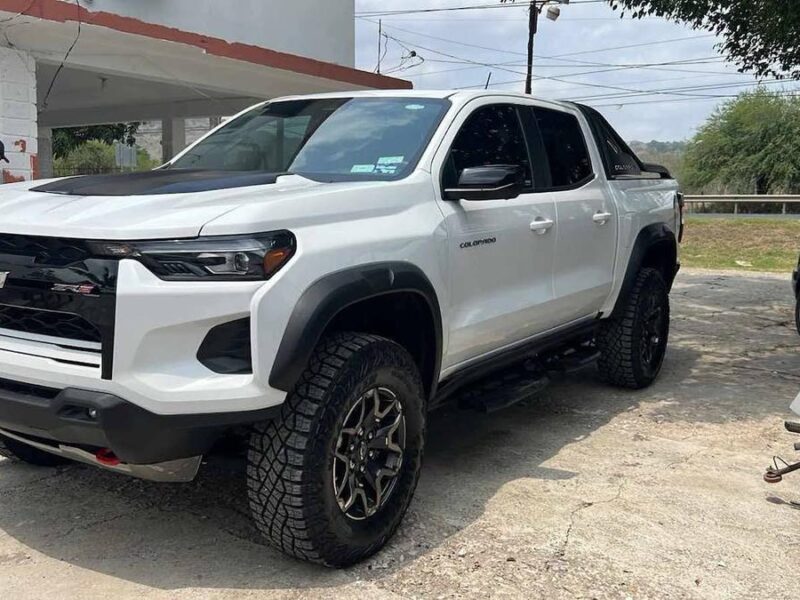 Familia de Tamaulipas sufre asalto armado en Uruapan; les roban camioneta frente a salón de eventos San Rafael. Autoridades buscan el vehículo y a los responsables