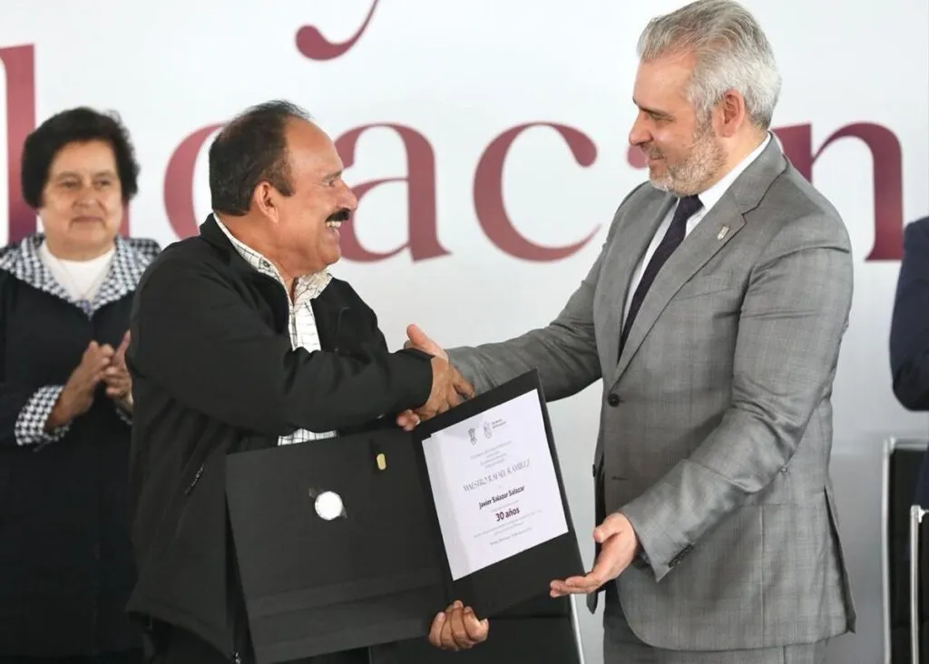 Garantizan atención médica para docentes de Michoacán en el ISSSTE