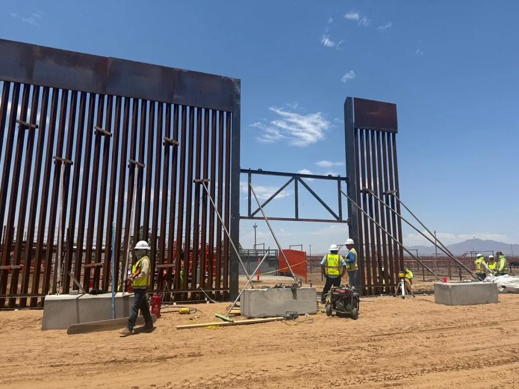 Gobierno de EU comienza construcción de muro secundario en la frontera con México
