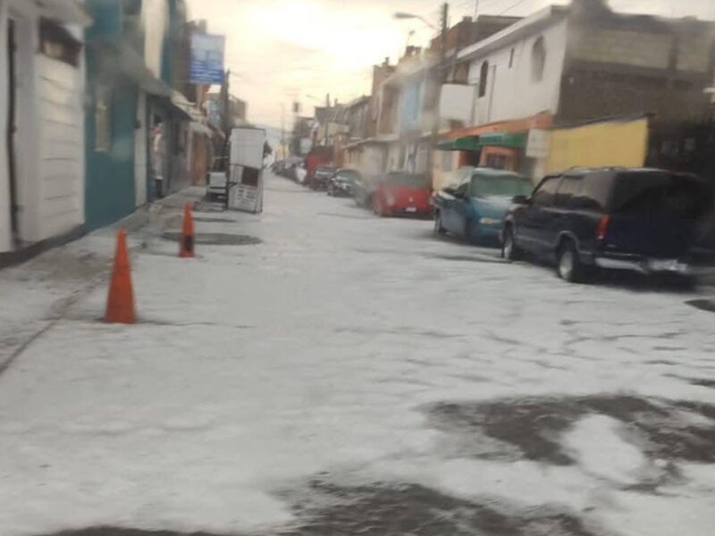 Granizada provoca techumbre desplomada en Maravatío