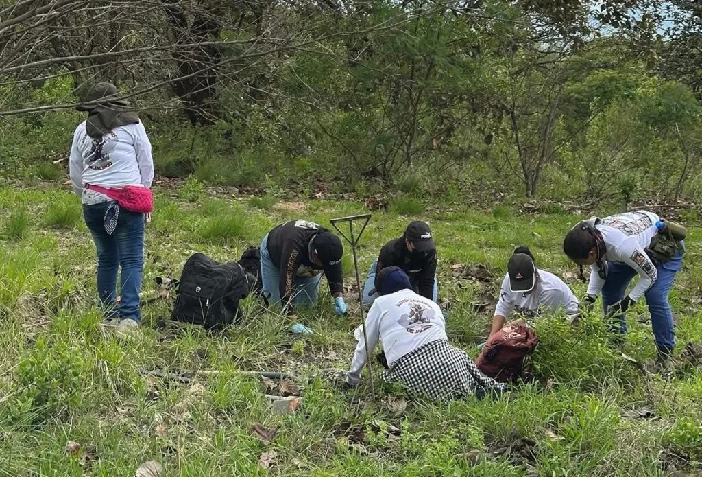 Guerreros Buscadores de Jalisco reporta hallazgo de un crematorio clandestino cerca de Teuchitlán