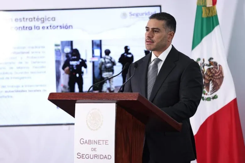 Harfuch responde a señalamientos de Bukele por avioneta con cocaína