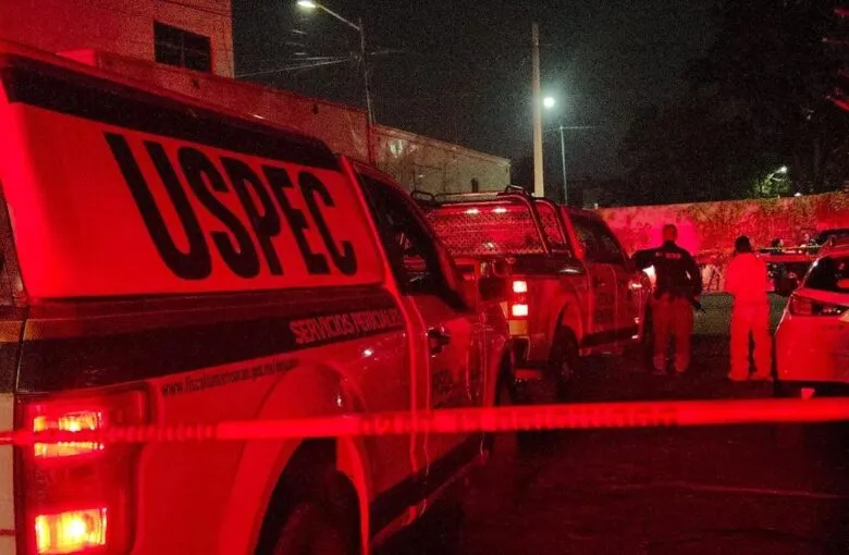 Hombre es asesinado al interior de su vehículo en Indaparapeo