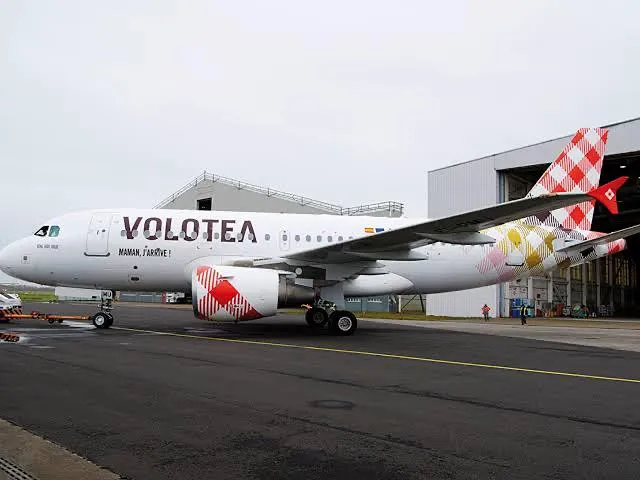 Hombre es succionado motor de avión en aeropuerto de Bérgamo