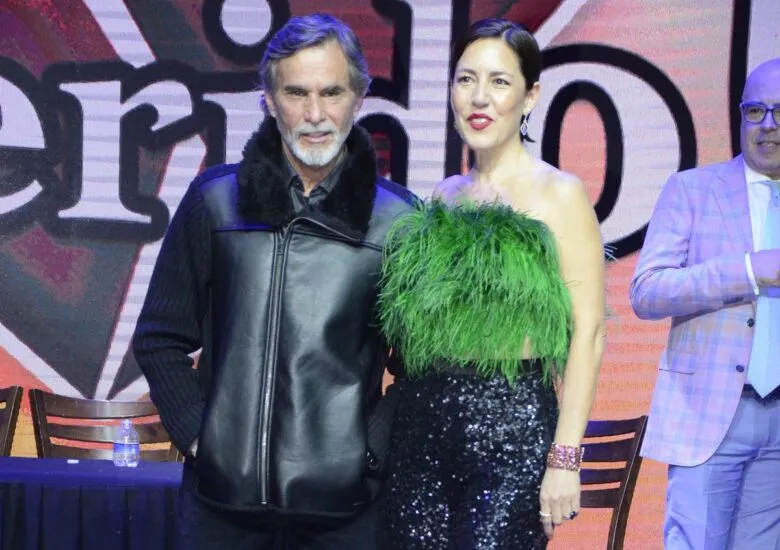 Humberto Zurita disfruta de su romance con Stephanie Salas, "me la mandó Dios" dice