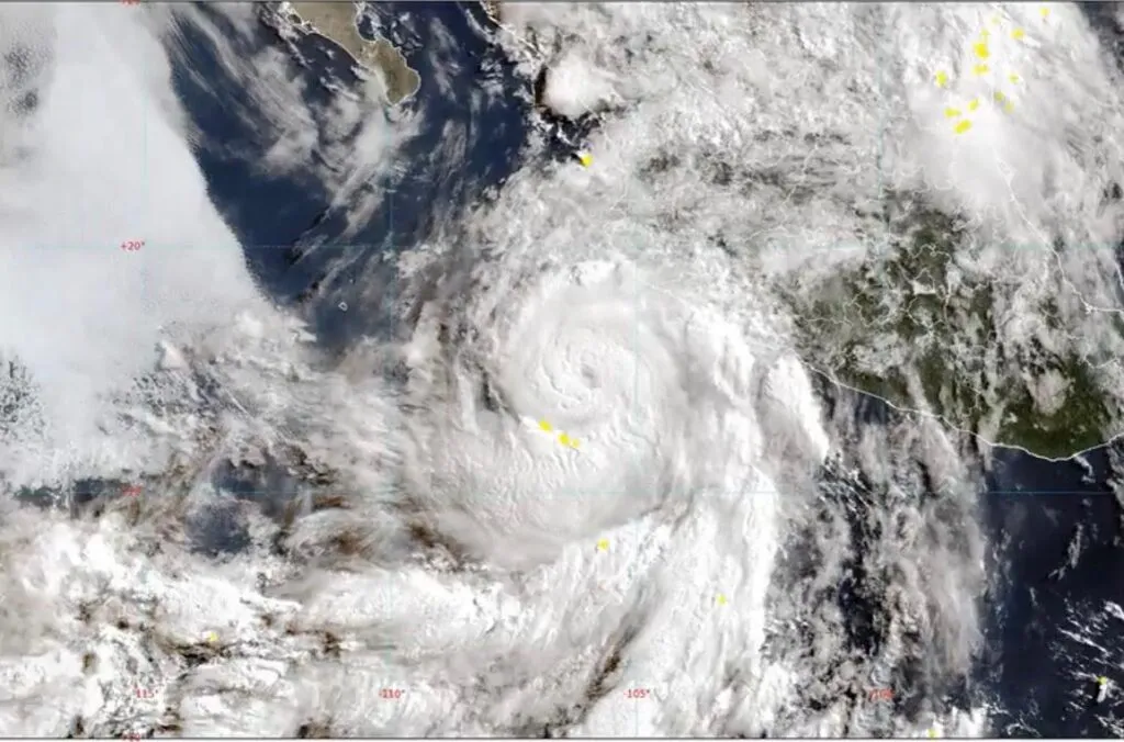 Huracán 'Flossie' se intensifica a categoría 2