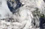 Huracán Flossie se intensifica a categoría 2