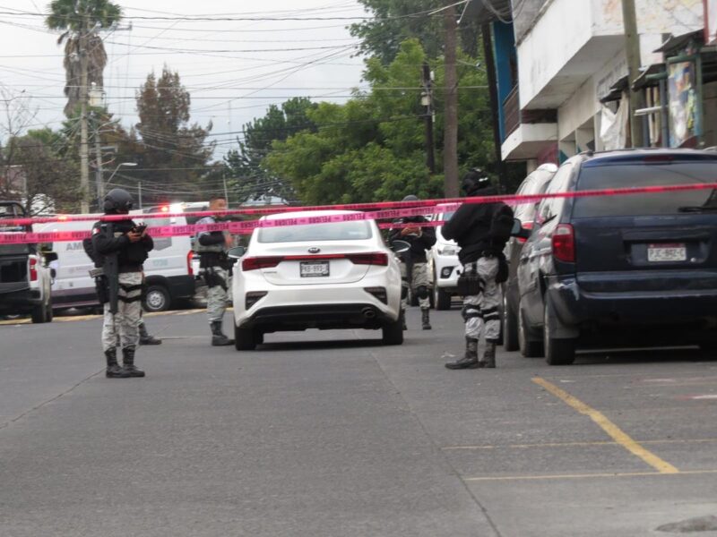 Identifican al automovilista agredido balazos en la colonia Emiliano Zapata, Uruapan.