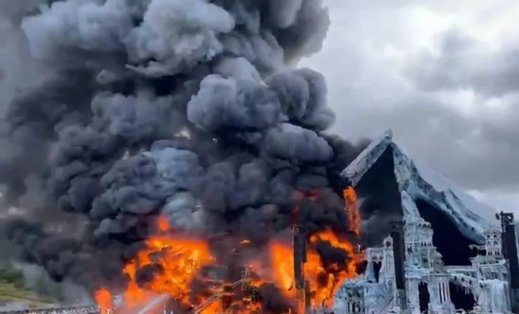 Incendio consume escenario principal de Tomorrowland ¿Festival en riesgo?-1