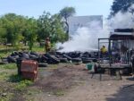 Incendio en vulcanizadora de Apatzingán: Queman llantas y el responsable huye