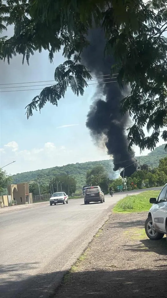 Incendio en Vulcanizadora de Apatzingán: Queman 50 Llantas y el Responsable Huye-2