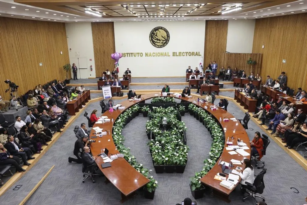 INE propone 'mini' multa a ganadores de la elección judicial por acordeones digitales