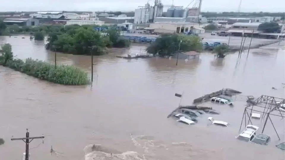 Una inundación arrasó el campamento Mystic en Texas, dejando 23 niñas desaparecidas. Equipos de rescate trabajan contrarreloj mientras crece la angustia entre familiares y la comunidad 2