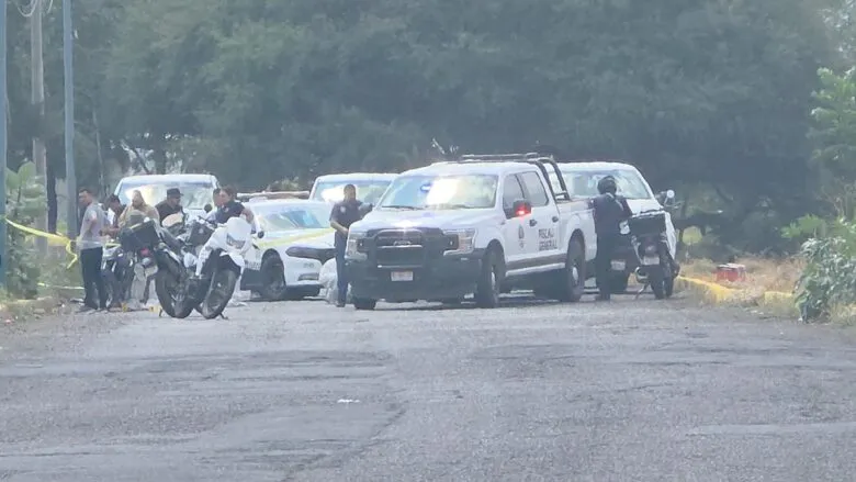 Investigan hallazgo de 4 cadáveres en camioneta abandonada en Zinapécuaro