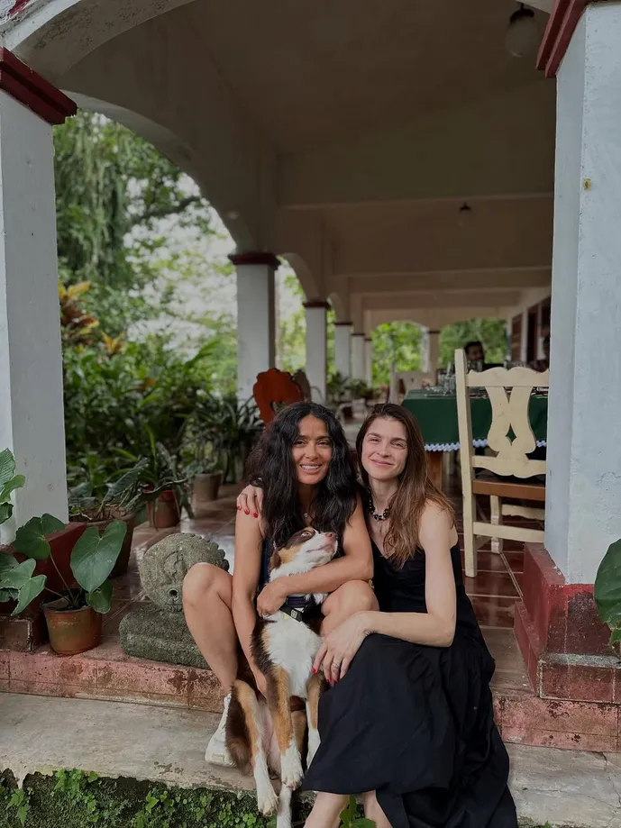 Irene Azuela comparte entrañable encuentro con Salma Hayek en Veracruz-1