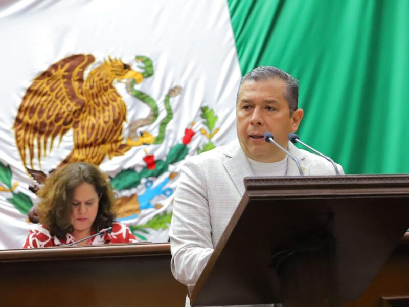 Juan Carlos Barragán presenta iniciativa para transformar adeudos de agua en inversión educativa
