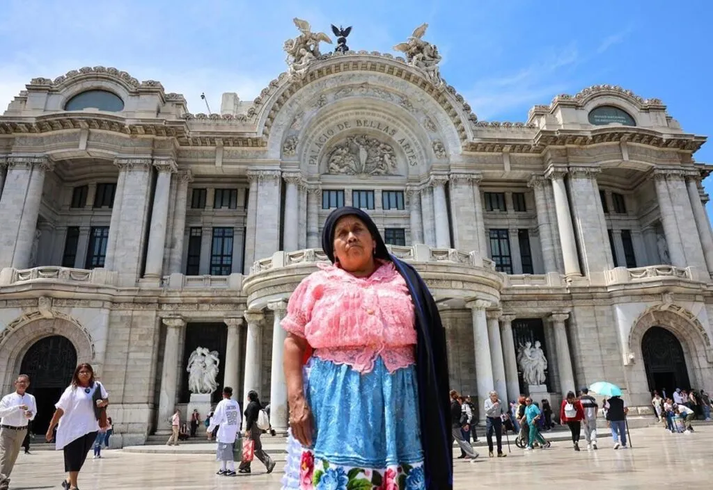 Juanita Bravo pone en alto a Michoacán, recibe Premio Nacional de las Artes