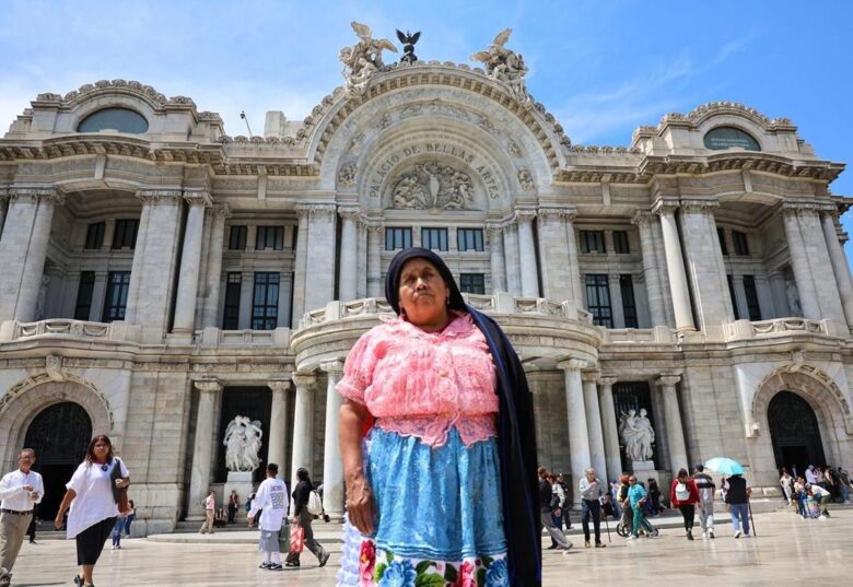 Juanita Bravo pone en alto a Michoacán, recibe Premio Nacional de las Artes
