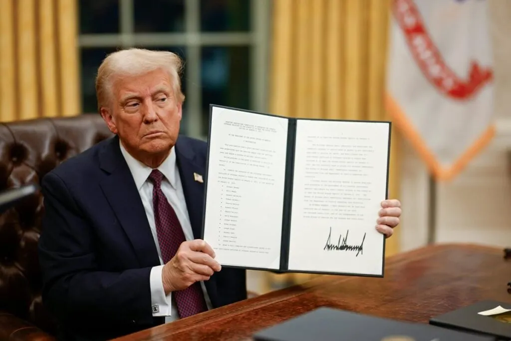 Juez Federal Analiza Bloquear Orden de Trump sobre Ciudadanía por Nacimiento en EE. UU.