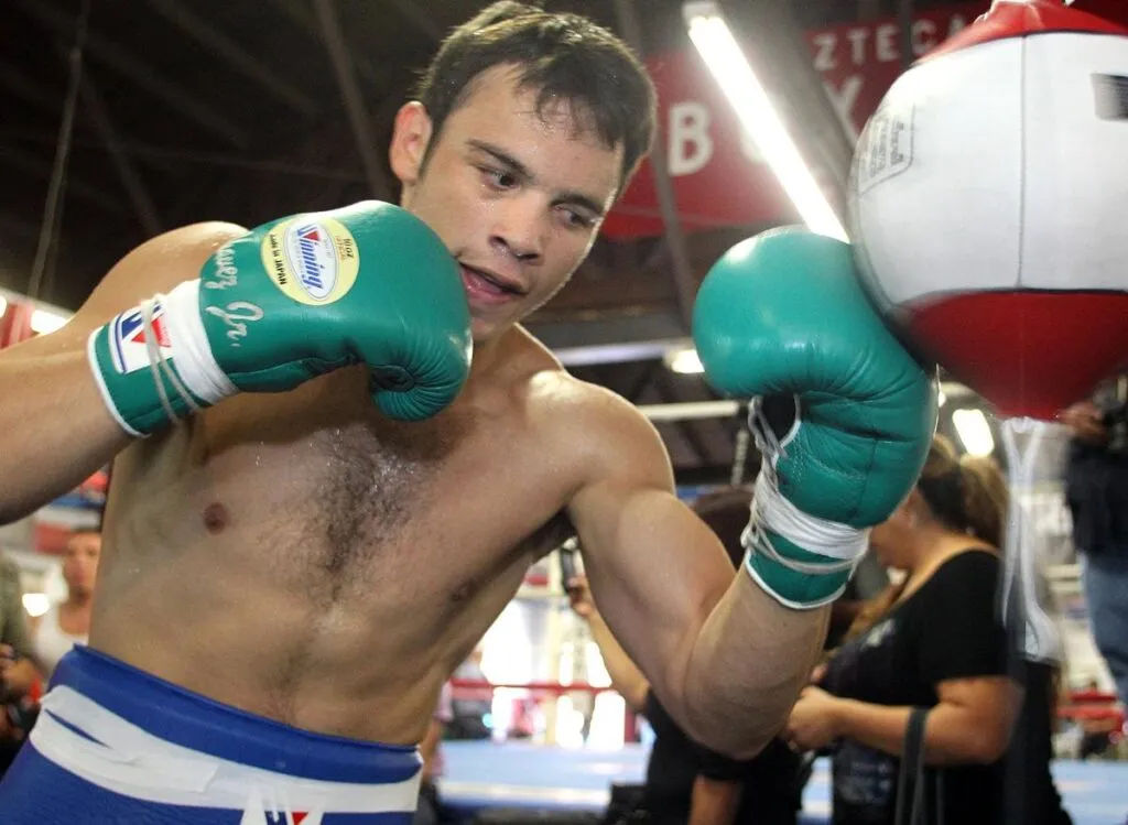 Julio César Chávez Jr. golpeaba a miembros del Cártel de Sinaloa como si fueran costales de boxeo, según la FGR-1