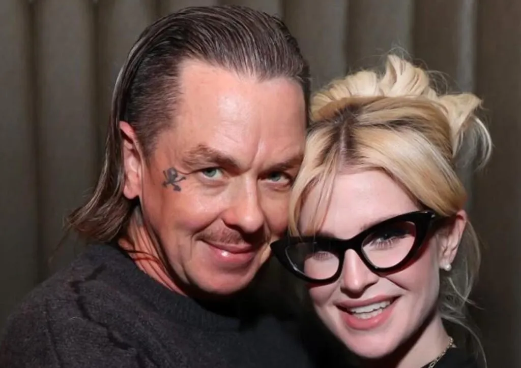 Kelly Osbourne se compromete con Sid Wilson durante el último concierto de Ozzy