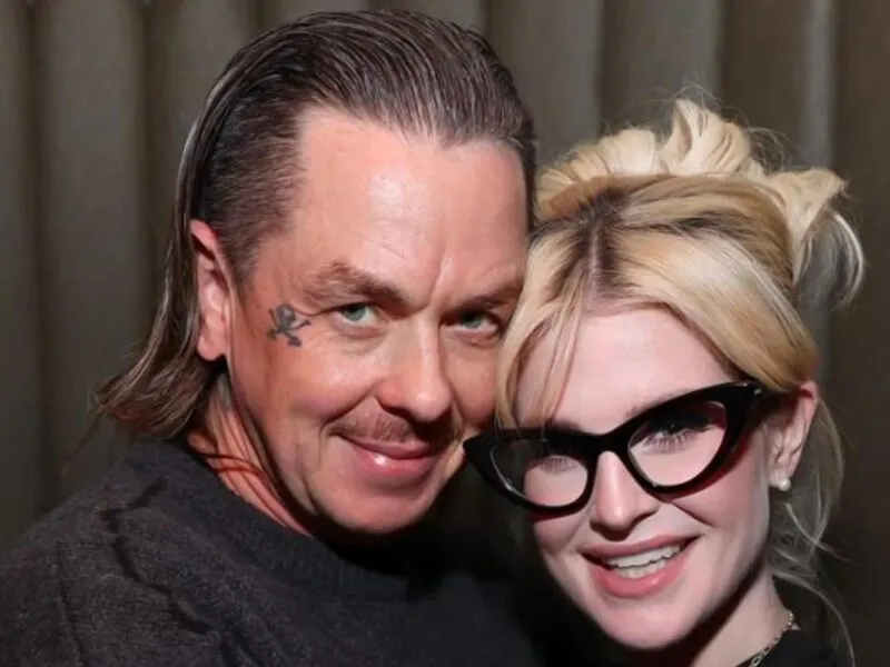 Kelly Osbourne se compromete con Sid Wilson durante el último concierto de Ozzy