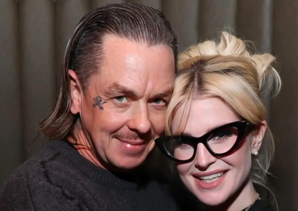 Kelly Osbourne se compromete con Sid Wilson durante el último concierto de Ozzy